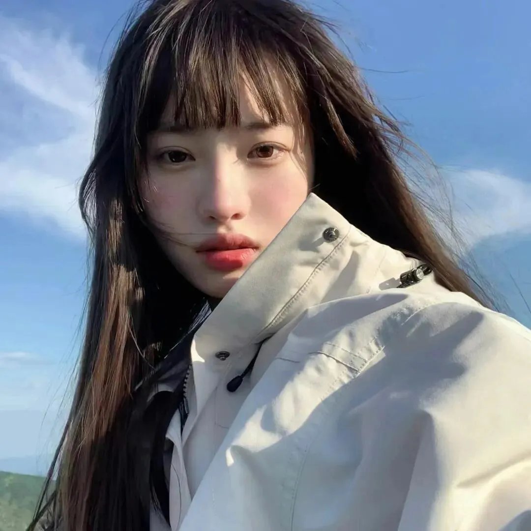 如月微笑